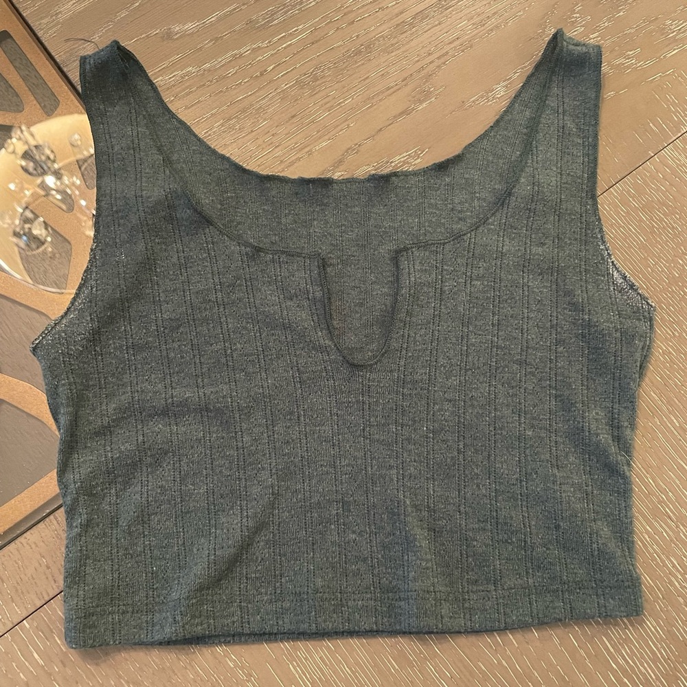 Green cropped top